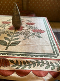 رومیزی و سفره ضدلک طرح اشرافی