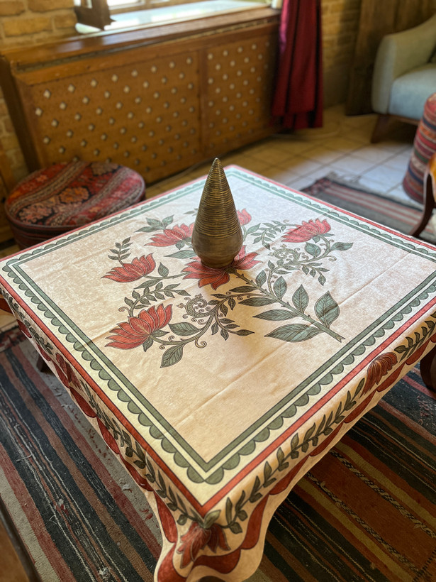 رومیزی و سفره ضدلک طرح اشرافی