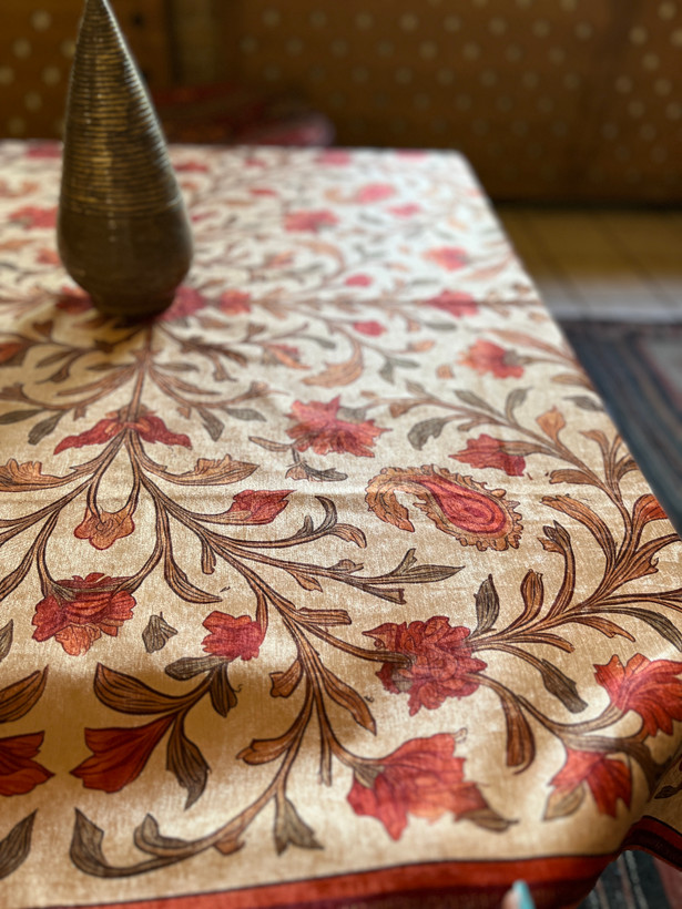 رومیزی و سفره ضدلک طرح اشرافی