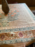 رومیزی و سفره ضدلک طرح اشرافی