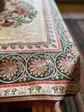 رومیزی و سفره ضدلک طرح اشرافی