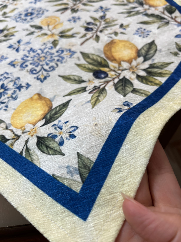 رومیزی و سفره ضدلک طرح باغ لیمو