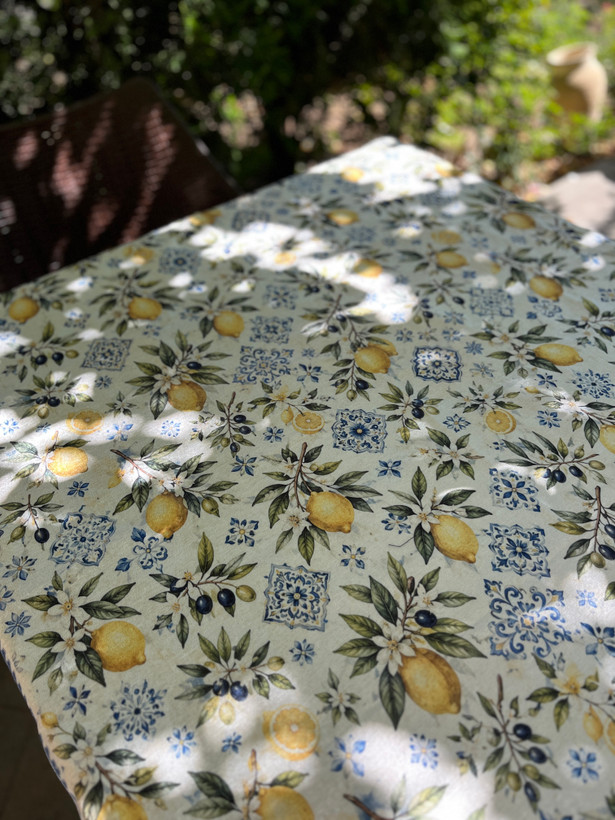 رومیزی و سفره ضدلک طرح باغ لیمو