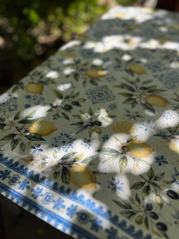 رومیزی و سفره ضدلک طرح باغ لیمو