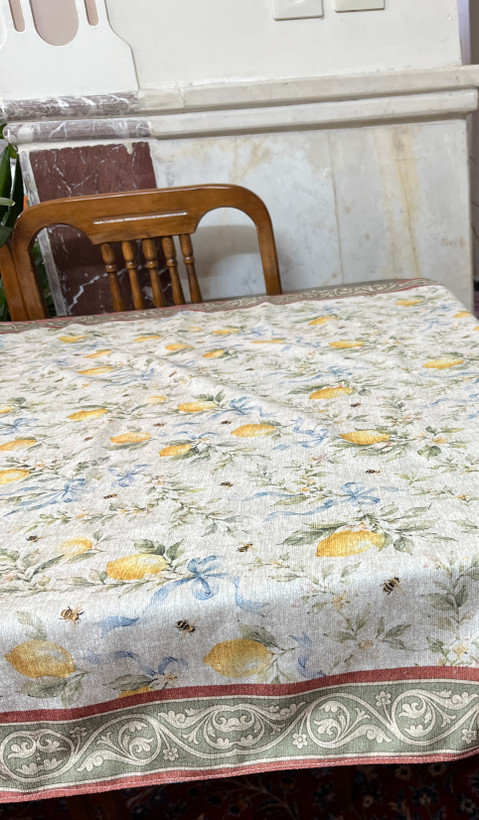 رومیزی و سفره ضدلک طرح لیموزنبوری